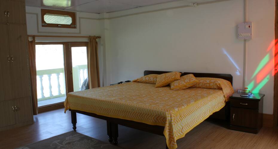 Jimmy's River Retreat, Chamba 5